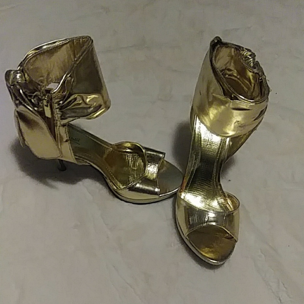 Shoes - Picture 3 of 4